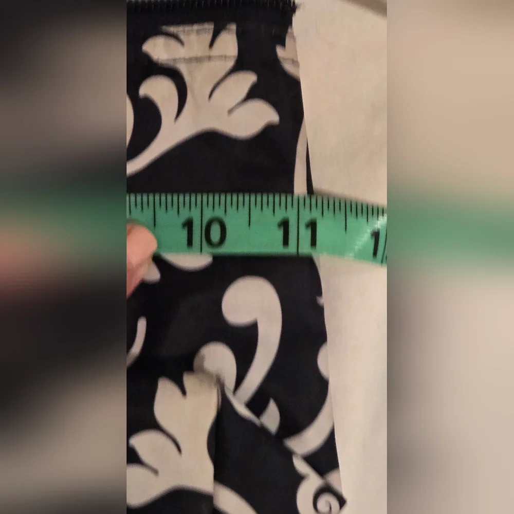 Thirty-One Black & White Damask Hot / Cold Pouch